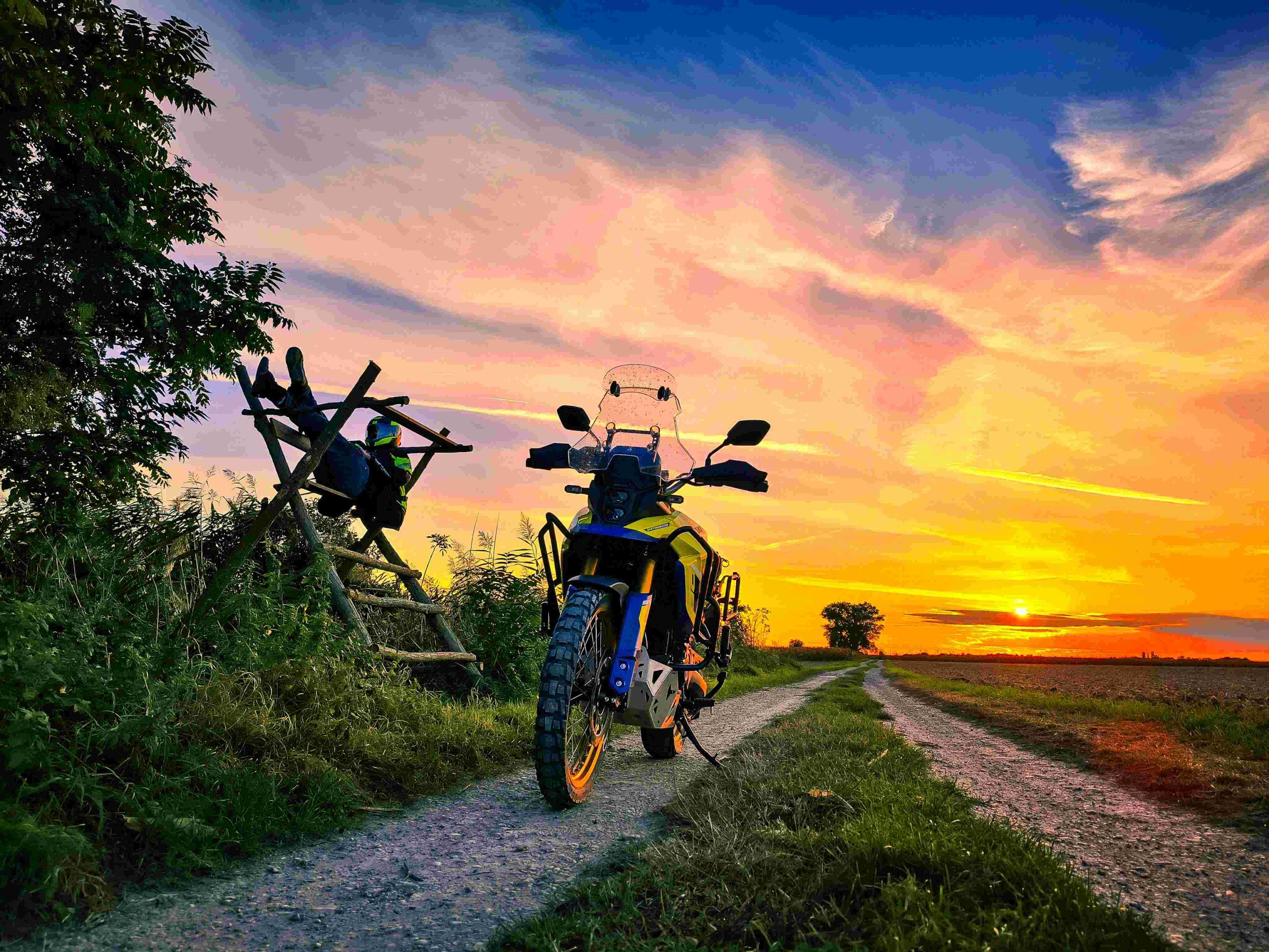FOTOGRAFIA DO KALENDÁRA - MOTOBULHAR - Suzuki V-Strom 800DE