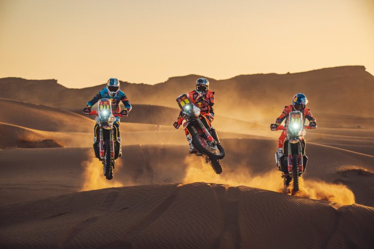 726525_family-action-2026-rb-ktm-3_action_highlight-selection-__p65001