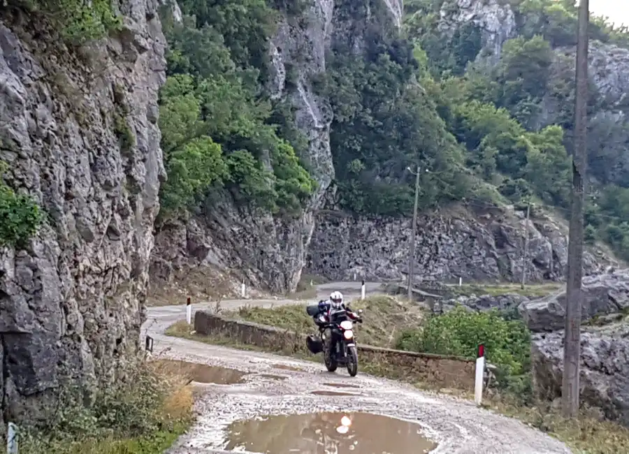 Albánsko: 5 TOP miest, ktoré vám na motorke vyrazia dych Albania Leskovik